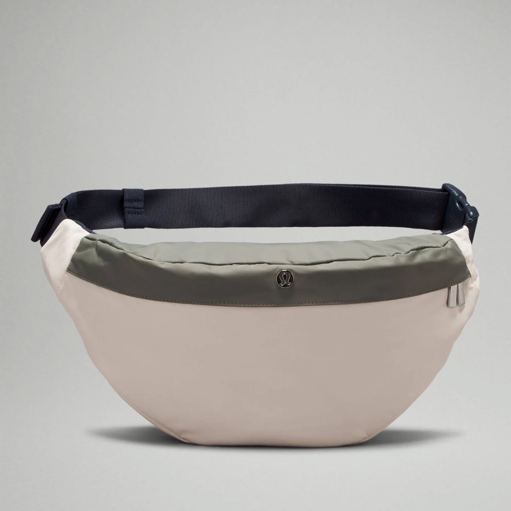 Lululemon large classic belt bag 3.5L